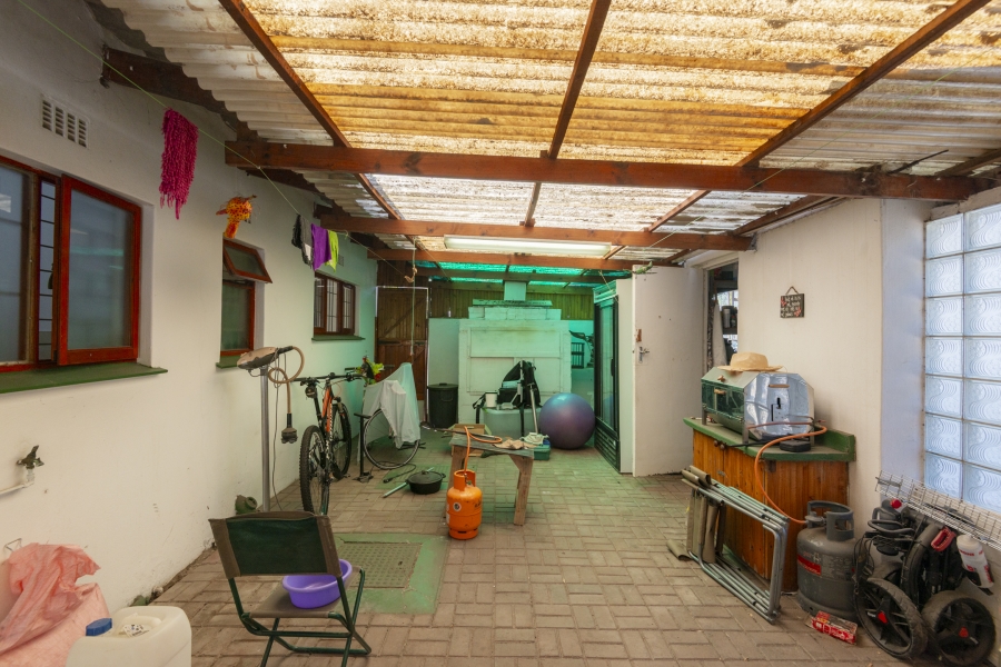 3 Bedroom Property for Sale in Middedorp Western Cape